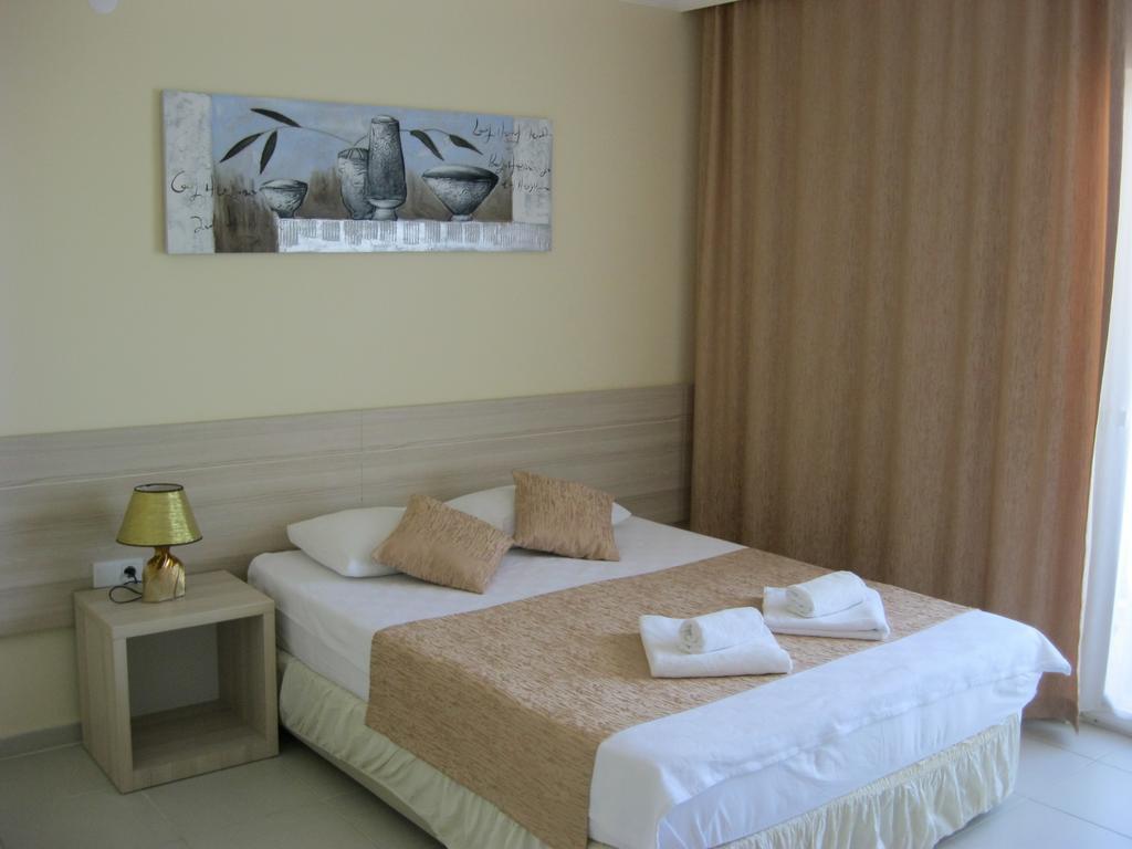 As Queen Beach Hotel Kızılot Zimmer foto